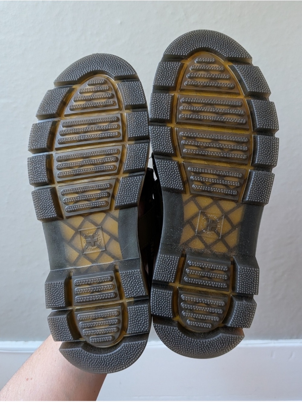 Dr. Martens Pearson II  sandals Unisex size 8 men’s/womens 9.5